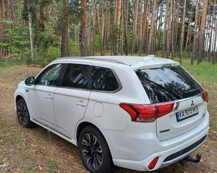 Белый Мицубиси Аутлендер, объемом двигателя 2 л и пробегом 127 тыс. км за 20000 $, фото 6 на Automoto.ua