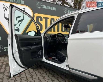 Белый Мицубиси Аутлендер, объемом двигателя 2.36 л и пробегом 153 тыс. км за 15700 $, фото 13 на Automoto.ua