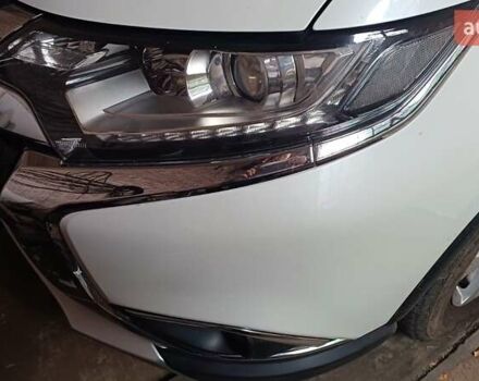 Білий Міцубісі Аутлендер, об'ємом двигуна 2 л та пробігом 115 тис. км за 15000 $, фото 5 на Automoto.ua