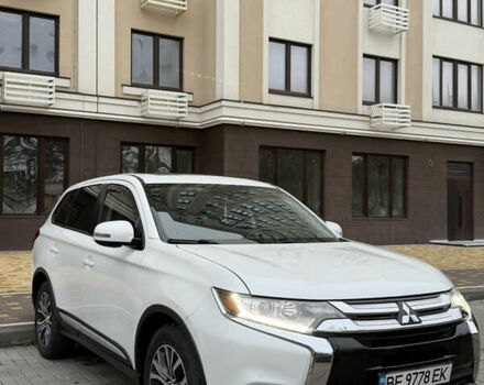 Белый Мицубиси Аутлендер, объемом двигателя 2.4 л и пробегом 53 тыс. км за 16900 $, фото 1 на Automoto.ua