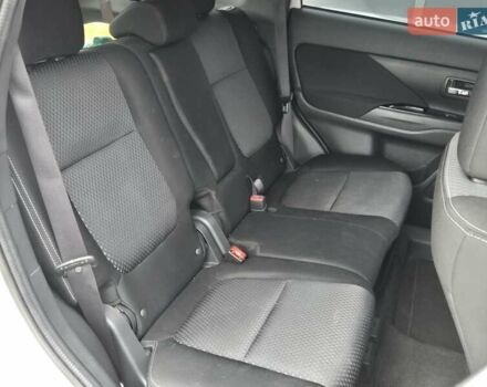 Белый Мицубиси Аутлендер, объемом двигателя 2.4 л и пробегом 115 тыс. км за 19300 $, фото 14 на Automoto.ua