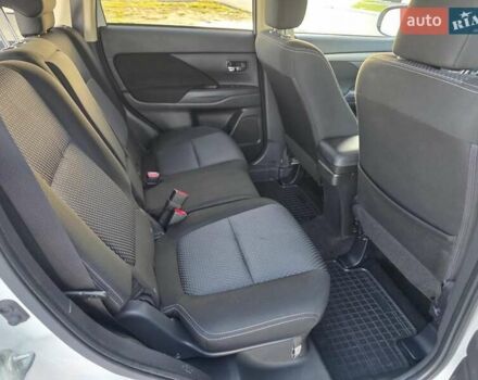 Белый Мицубиси Аутлендер, объемом двигателя 2.36 л и пробегом 230 тыс. км за 15900 $, фото 11 на Automoto.ua