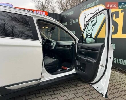 Белый Мицубиси Аутлендер, объемом двигателя 2.36 л и пробегом 153 тыс. км за 15700 $, фото 35 на Automoto.ua