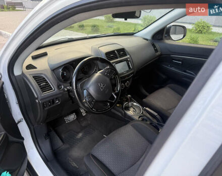 Белый Мицубиси Аутлендер, объемом двигателя 2 л и пробегом 133 тыс. км за 13000 $, фото 18 на Automoto.ua