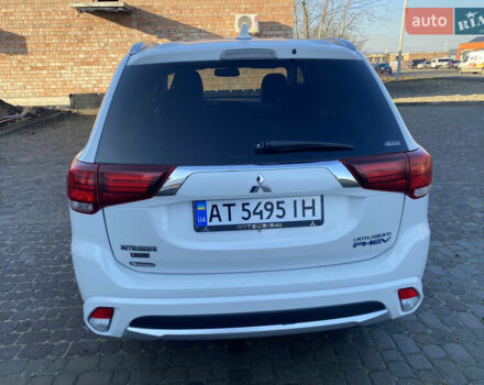 Белый Мицубиси Аутлендер, объемом двигателя 2 л и пробегом 109 тыс. км за 16999 $, фото 5 на Automoto.ua