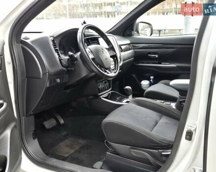 Белый Мицубиси Аутлендер, объемом двигателя 2.4 л и пробегом 115 тыс. км за 19300 $, фото 7 на Automoto.ua