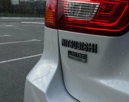 Білий Міцубісі Аутлендер, об'ємом двигуна 2 л та пробігом 47 тис. км за 13700 $, фото 5 на Automoto.ua