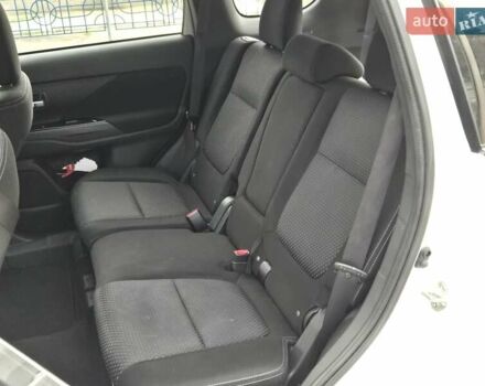 Белый Мицубиси Аутлендер, объемом двигателя 2.4 л и пробегом 115 тыс. км за 19300 $, фото 12 на Automoto.ua