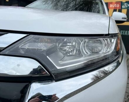 Белый Мицубиси Аутлендер, объемом двигателя 2.36 л и пробегом 153 тыс. км за 15700 $, фото 2 на Automoto.ua