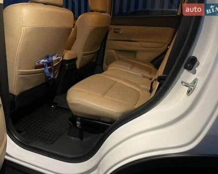 Белый Мицубиси Аутлендер, объемом двигателя 3 л и пробегом 148 тыс. км за 18500 $, фото 12 на Automoto.ua