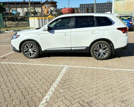 Белый Мицубиси Аутлендер, объемом двигателя 3 л и пробегом 79 тыс. км за 18500 $, фото 1 на Automoto.ua