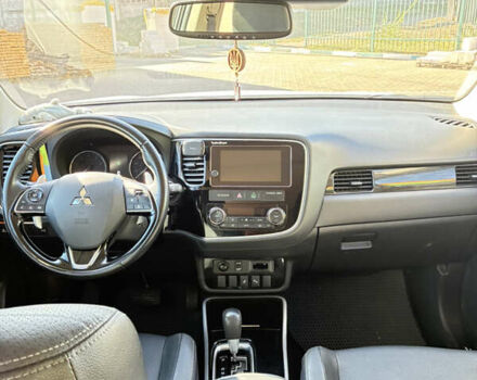 Белый Мицубиси Аутлендер, объемом двигателя 3 л и пробегом 79 тыс. км за 18500 $, фото 12 на Automoto.ua