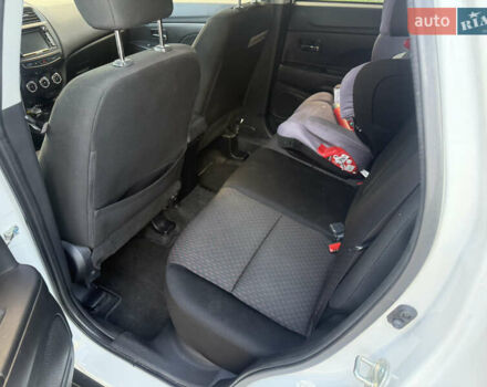 Белый Мицубиси Аутлендер, объемом двигателя 2 л и пробегом 133 тыс. км за 13000 $, фото 17 на Automoto.ua