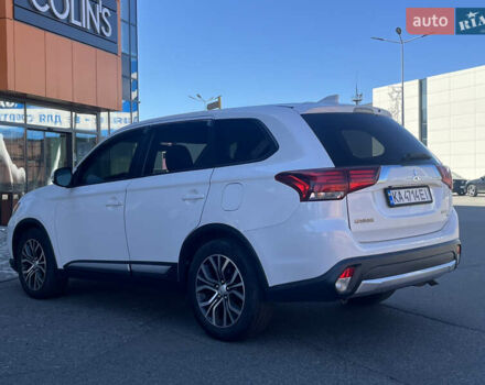 Белый Мицубиси Аутлендер, объемом двигателя 2.4 л и пробегом 210 тыс. км за 13550 $, фото 4 на Automoto.ua