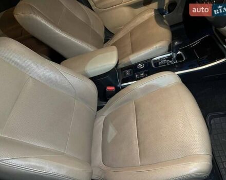 Белый Мицубиси Аутлендер, объемом двигателя 3 л и пробегом 148 тыс. км за 18500 $, фото 17 на Automoto.ua