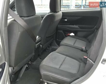 Белый Мицубиси Аутлендер, объемом двигателя 2.4 л и пробегом 115 тыс. км за 19300 $, фото 11 на Automoto.ua