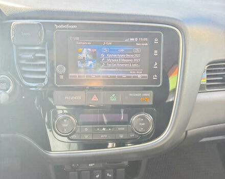 Белый Мицубиси Аутлендер, объемом двигателя 3 л и пробегом 79 тыс. км за 18500 $, фото 15 на Automoto.ua