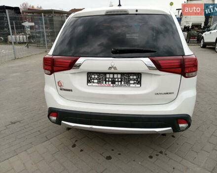 Белый Мицубиси Аутлендер, объемом двигателя 2.4 л и пробегом 225 тыс. км за 10999 $, фото 6 на Automoto.ua