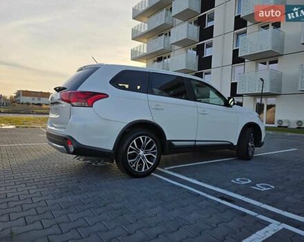 Белый Мицубиси Аутлендер, объемом двигателя 2.36 л и пробегом 230 тыс. км за 15900 $, фото 3 на Automoto.ua