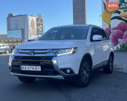 Белый Мицубиси Аутлендер, объемом двигателя 2.4 л и пробегом 210 тыс. км за 13550 $, фото 2 на Automoto.ua