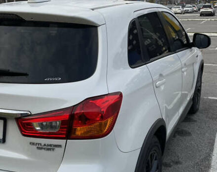 Білий Міцубісі Аутлендер, об'ємом двигуна 2 л та пробігом 47 тис. км за 13700 $, фото 10 на Automoto.ua