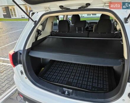 Белый Мицубиси Аутлендер, объемом двигателя 2.36 л и пробегом 230 тыс. км за 15900 $, фото 10 на Automoto.ua