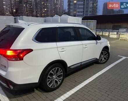 Белый Мицубиси Аутлендер, объемом двигателя 3 л и пробегом 148 тыс. км за 18500 $, фото 6 на Automoto.ua