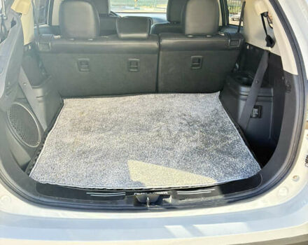 Белый Мицубиси Аутлендер, объемом двигателя 3 л и пробегом 79 тыс. км за 18500 $, фото 9 на Automoto.ua