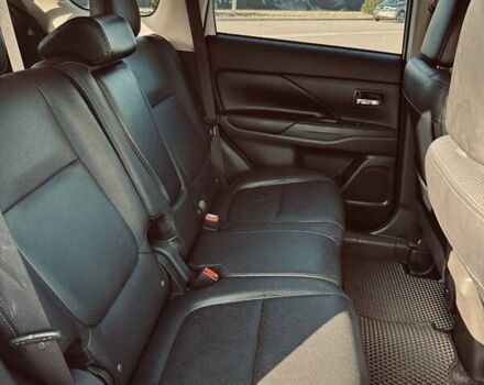 Белый Мицубиси Аутлендер, объемом двигателя 2.36 л и пробегом 149 тыс. км за 15800 $, фото 1 на Automoto.ua