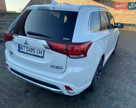 Белый Мицубиси Аутлендер, объемом двигателя 2 л и пробегом 109 тыс. км за 16999 $, фото 6 на Automoto.ua