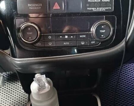 Білий Міцубісі Аутлендер, об'ємом двигуна 2 л та пробігом 115 тис. км за 15000 $, фото 8 на Automoto.ua