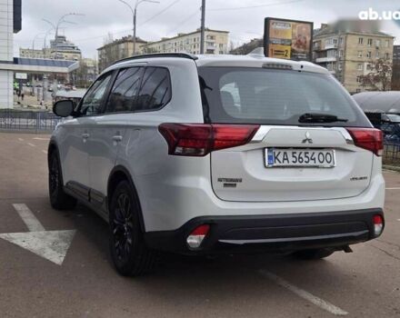Белый Мицубиси Аутлендер, объемом двигателя 2.4 л и пробегом 115 тыс. км за 19300 $, фото 4 на Automoto.ua