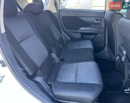 Белый Мицубиси Аутлендер, объемом двигателя 2.4 л и пробегом 210 тыс. км за 13550 $, фото 9 на Automoto.ua