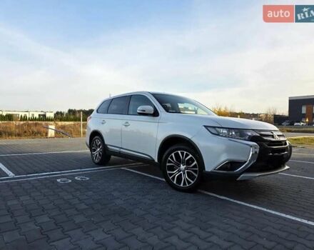 Белый Мицубиси Аутлендер, объемом двигателя 2.36 л и пробегом 230 тыс. км за 15900 $, фото 2 на Automoto.ua