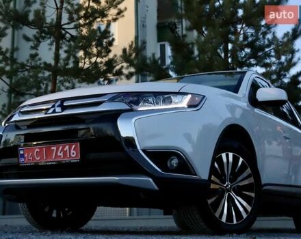 Міцубісі Аутлендер 2018 у Дрогобичі на Automoto.ua Білий Міцубісі Аутлендер, об'ємом двигуна 2.4 л та пробігом 59 тис. км за 17999 $, фото 14 на Automoto.ua