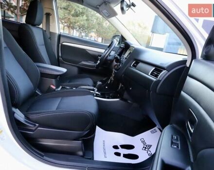 Міцубісі Аутлендер 2018 у Дрогобичі на Automoto.ua Білий Міцубісі Аутлендер, об'ємом двигуна 2.4 л та пробігом 59 тис. км за 17999 $, фото 46 на Automoto.ua