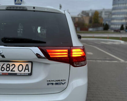 Білий Міцубісі Аутлендер, об'ємом двигуна 2 л та пробігом 191 тис. км за 18800 $, фото 6 на Automoto.ua