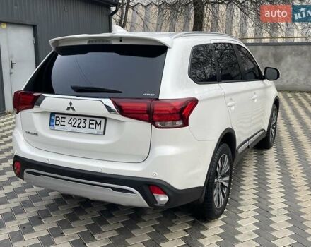Белый Мицубиси Аутлендер, объемом двигателя 2.36 л и пробегом 112 тыс. км за 21500 $, фото 6 на Automoto.ua
