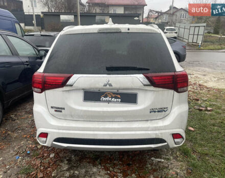 Белый Мицубиси Аутлендер, объемом двигателя 2 л и пробегом 142 тыс. км за 17400 $, фото 6 на Automoto.ua