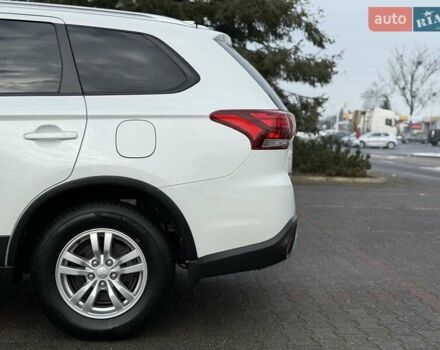 Белый Мицубиси Аутлендер, объемом двигателя 2 л и пробегом 45 тыс. км за 20200 $, фото 11 на Automoto.ua