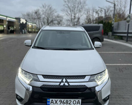 Білий Міцубісі Аутлендер, об'ємом двигуна 2 л та пробігом 191 тис. км за 18800 $, фото 1 на Automoto.ua