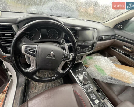 Белый Мицубиси Аутлендер, объемом двигателя 2 л и пробегом 142 тыс. км за 17400 $, фото 8 на Automoto.ua