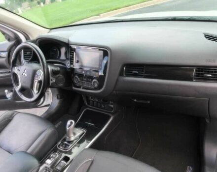 Білий Міцубісі Аутлендер, об'ємом двигуна 2 л та пробігом 40 тис. км за 15000 $, фото 8 на Automoto.ua