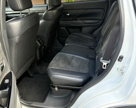 Белый Мицубиси Аутлендер, объемом двигателя 2.4 л и пробегом 130 тыс. км за 16200 $, фото 11 на Automoto.ua