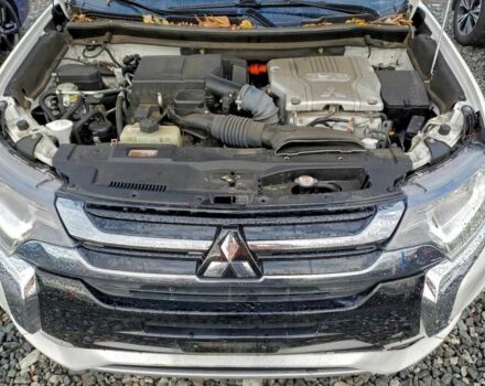 Белый Мицубиси Аутлендер, объемом двигателя 2 л и пробегом 73 тыс. км за 4000 $, фото 11 на Automoto.ua