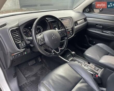 Белый Мицубиси Аутлендер, объемом двигателя 2.36 л и пробегом 112 тыс. км за 21500 $, фото 18 на Automoto.ua