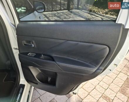Мицубиси Аутлендер 2018 в Тернополе на Automoto.ua Белый Мицубиси Аутлендер, объемом двигателя 2 л и пробегом 96 тыс. км за 18900 $, фото 13 на Automoto.ua