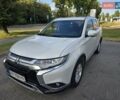 Белый Мицубиси Аутлендер, объемом двигателя 2 л и пробегом 75 тыс. км за 18600 $, фото 1 на Automoto.ua