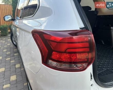 Белый Мицубиси Аутлендер, объемом двигателя 2 л и пробегом 56 тыс. км за 19400 $, фото 35 на Automoto.ua