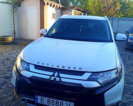 Белый Мицубиси Аутлендер, объемом двигателя 2.4 л и пробегом 87 тыс. км за 16800 $, фото 1 на Automoto.ua